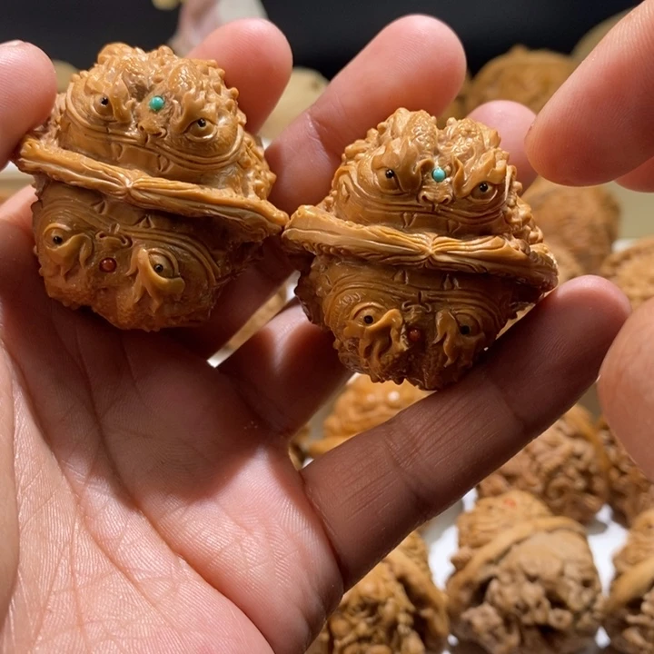 5***0文玩核桃把件纯手工雕刻文玩核桃