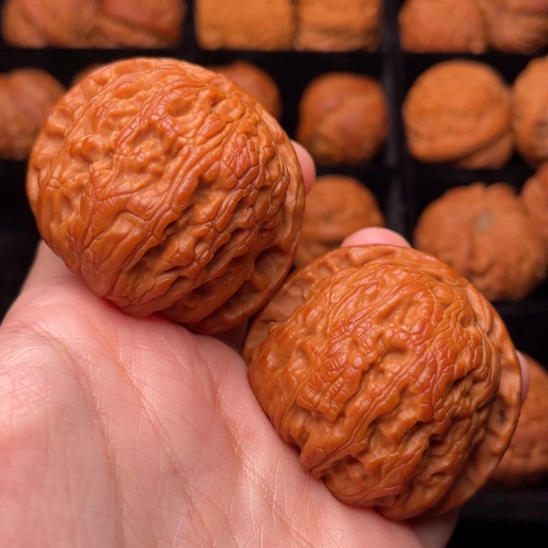 文玩核桃把件秦岭野生文玩核桃