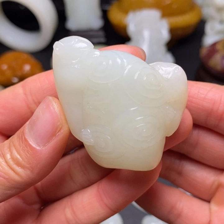 和田玉未镶嵌把件