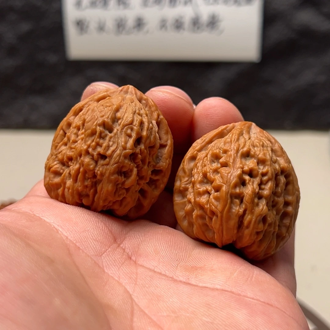 卓***群文玩核桃把件南疆35黄点黄线