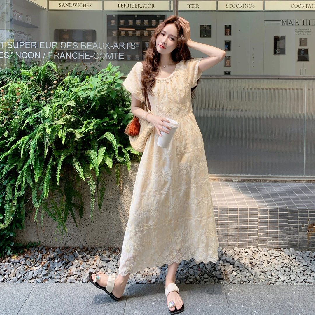 温柔系法式泡泡袖刺绣连衣裙女2025年夏季甜美减龄高腰长款茶歇裙