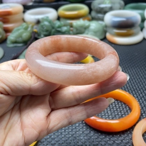 石英岩玉未镶嵌手镯