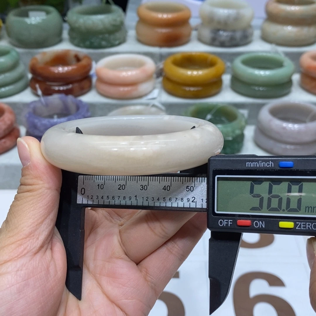 石英岩玉未镶嵌手镯