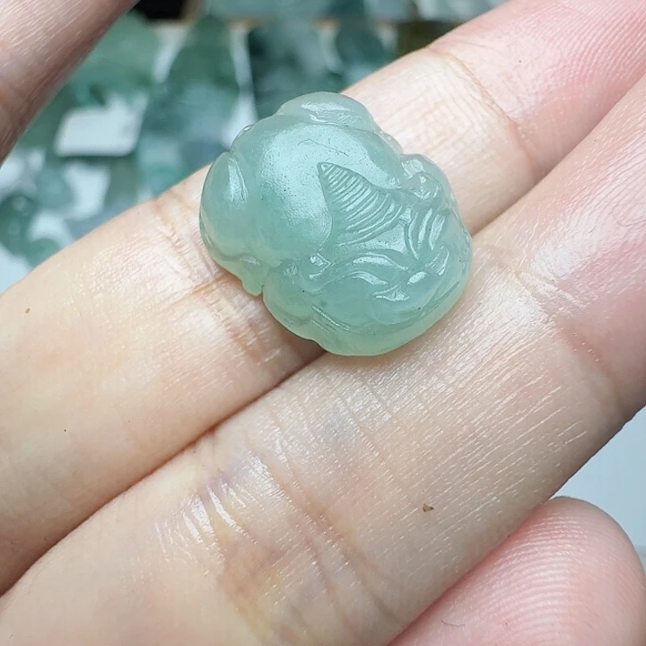 定制翡翠未镶嵌挂件