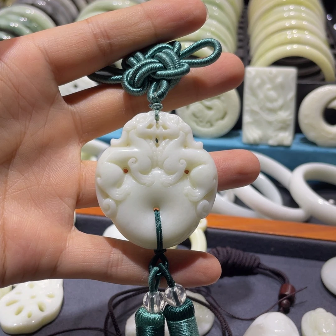 蓝田玉（蛇纹石化大理石玉）颈饰未镶嵌义****冲
