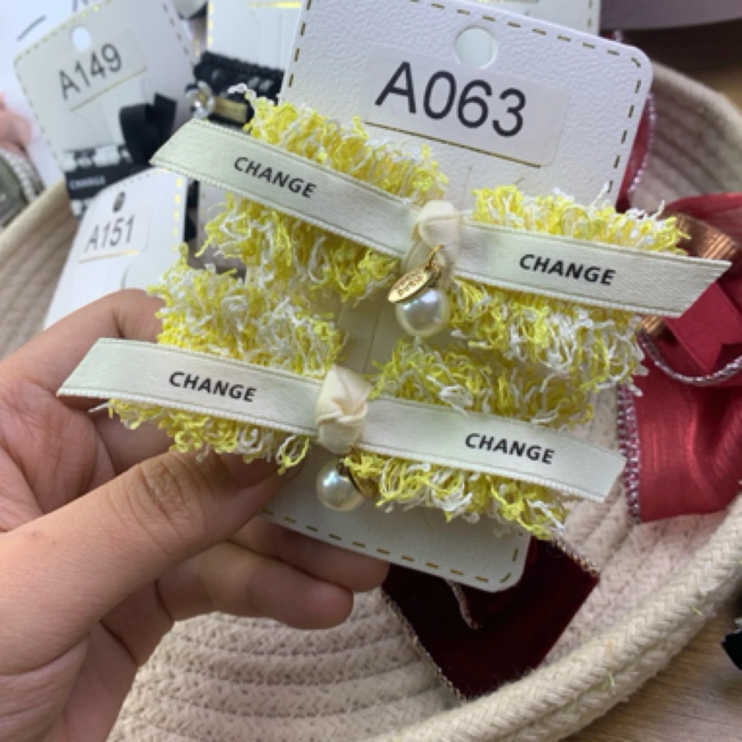 A063 小香风黄色鸭夹