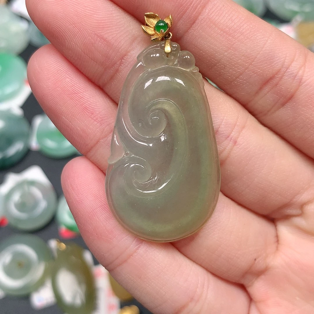 颈饰18K金镶嵌翡翠翡翠吊坠