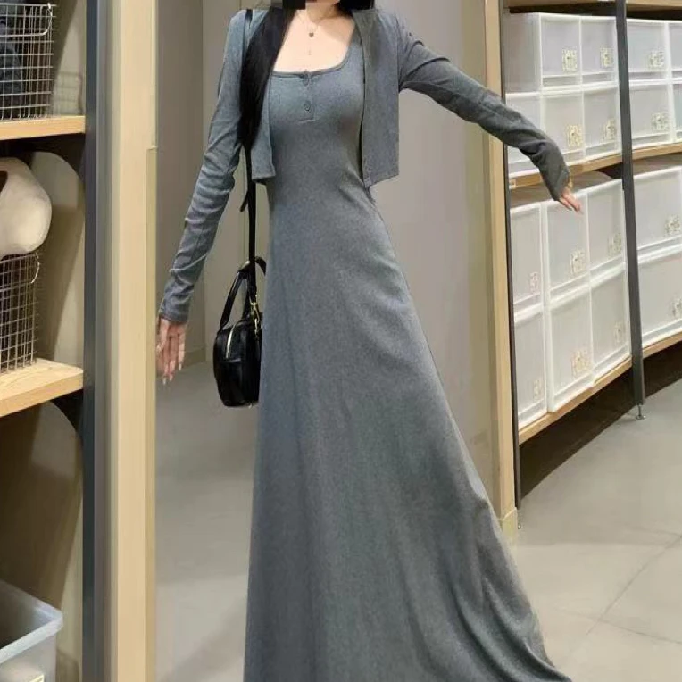 秋季法式高级感吊带连衣裙搭配针织开衫女款穿搭