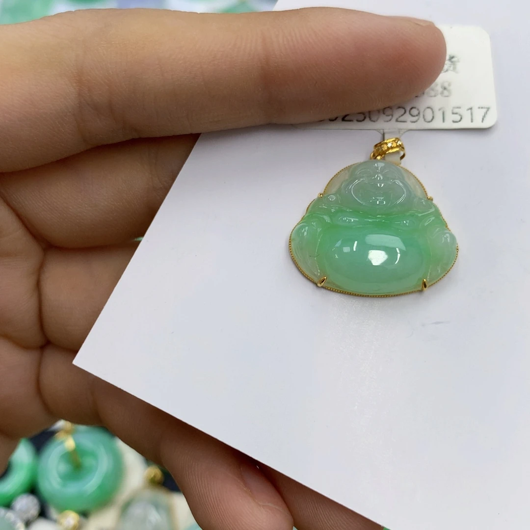 翡翠18K金镶嵌颈饰翡翠