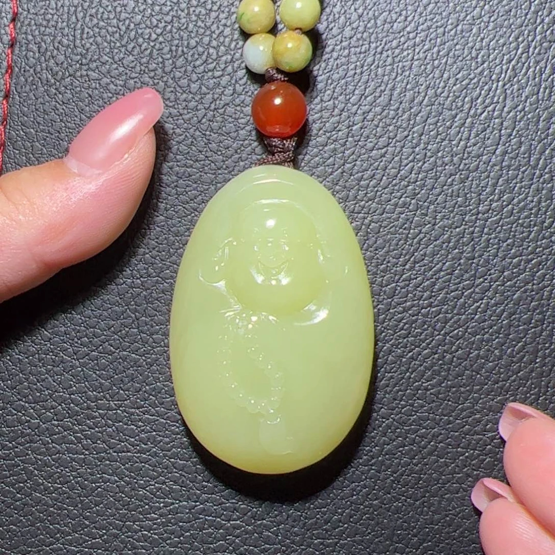 L***e和田玉未镶嵌颈饰