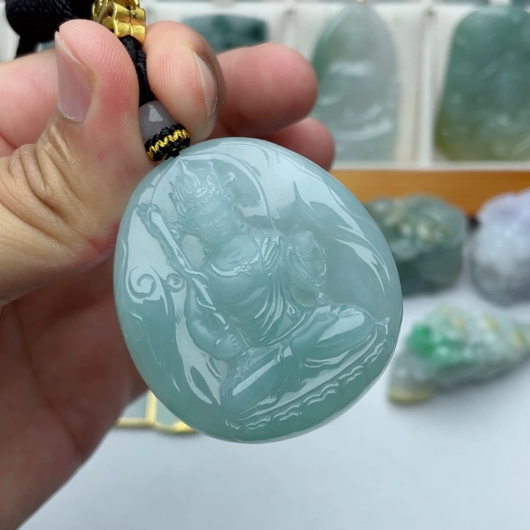 翡翠未镶嵌颈饰不动