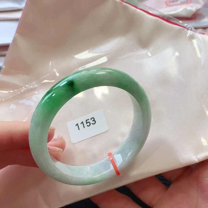 翡翠手镯未镶嵌天然翡翠手镯