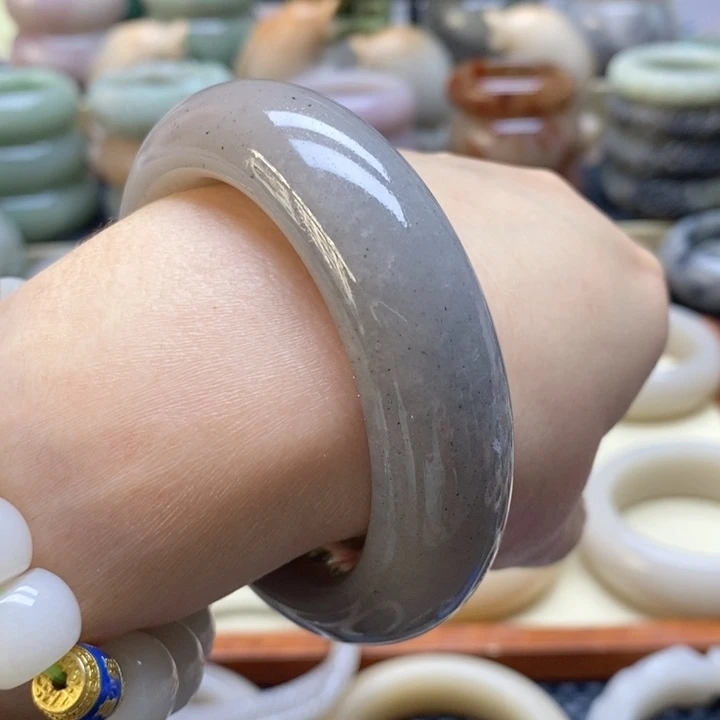 石英岩玉手镯未镶嵌