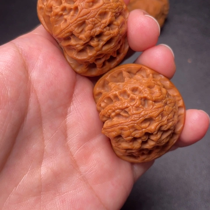 文玩核桃吊坠秦岭野生文玩核桃