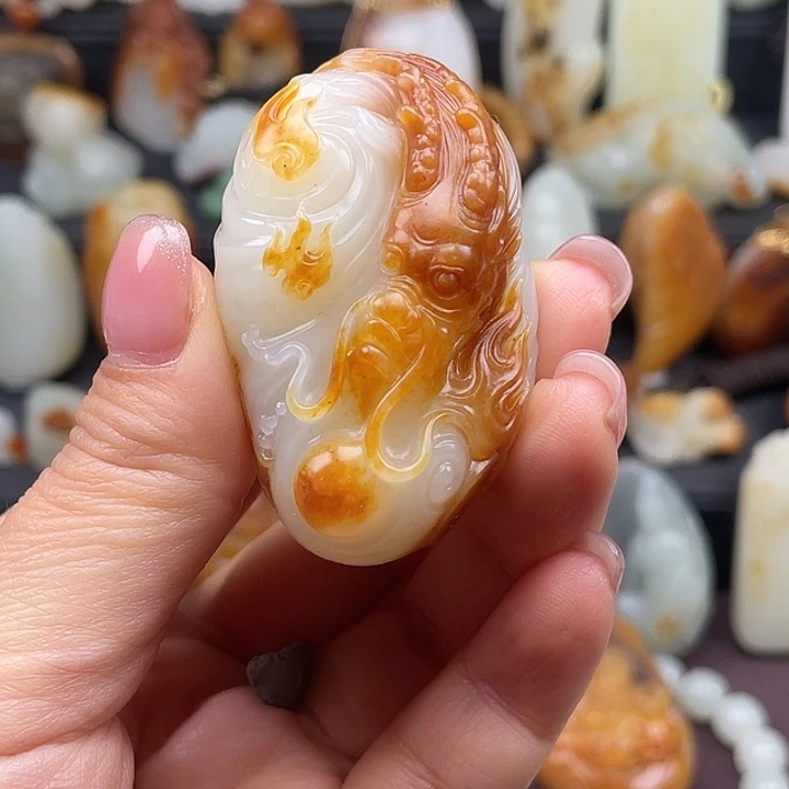 钱***子和田玉未镶嵌颈饰