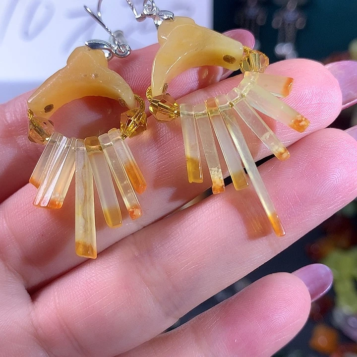 蛇纹石玉未镶嵌耳饰