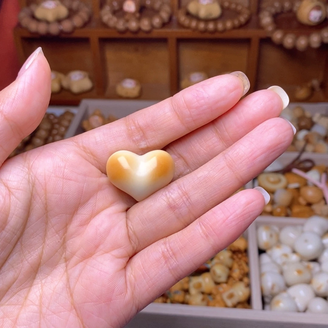 恭***财手串猴头核桃爱心