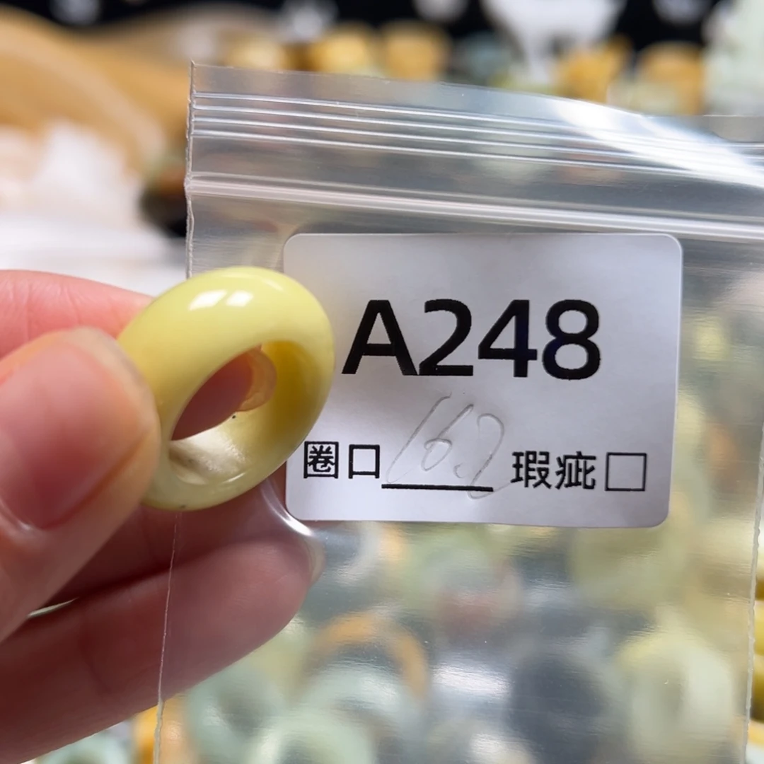 堤***儿蛇纹石玉未镶嵌戒指