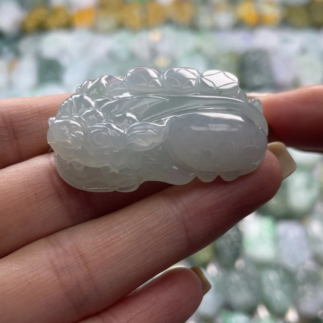 翡翠未镶嵌颈饰貔貅