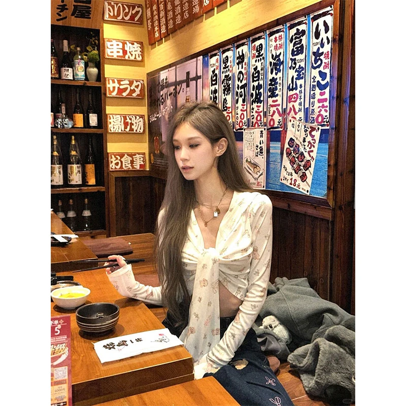 辣妹风印花长袖T恤女2025年夏季设计感系带显瘦短款露脐上衣潮