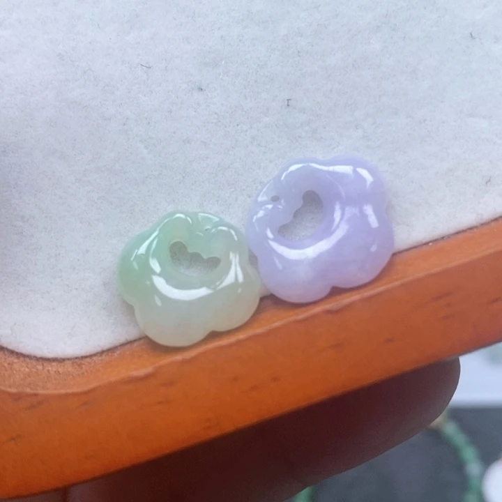 翡翠未镶嵌颈饰多样性发其一