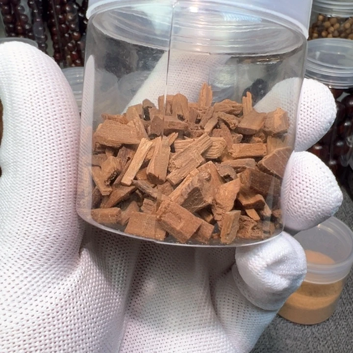 用***4木檀香碎料50克….装满