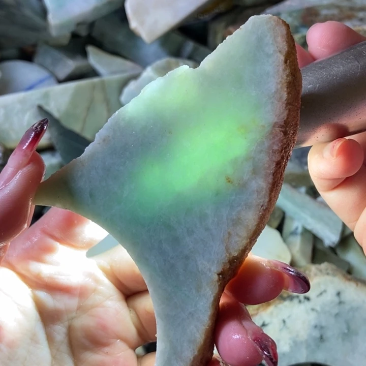 翡翠颈饰未镶嵌天然翡翠