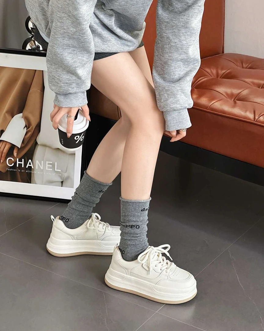 欧陌女鞋2025厚底增高轻便舒适百搭休闲板鞋小白鞋