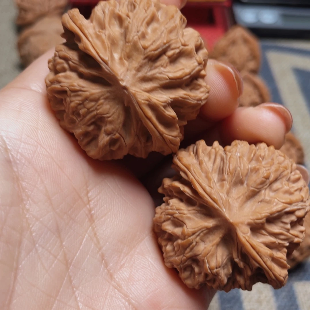 文玩核桃吊坠苹果园