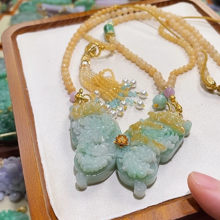 翡翠未镶嵌颈饰欣****翡翠吊坠
