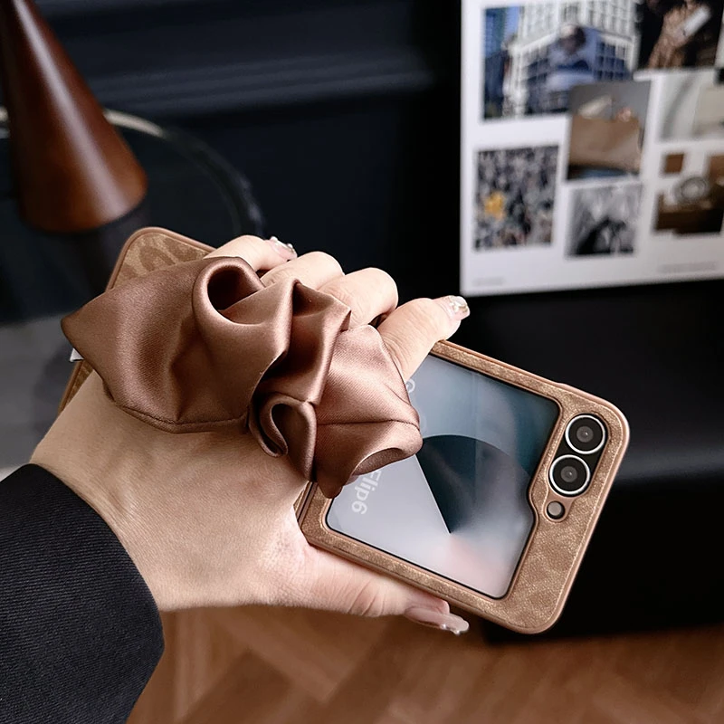 豹纹腕带适用三星zflip4/5/6手机壳小米mix flip荣耀vflip手机壳