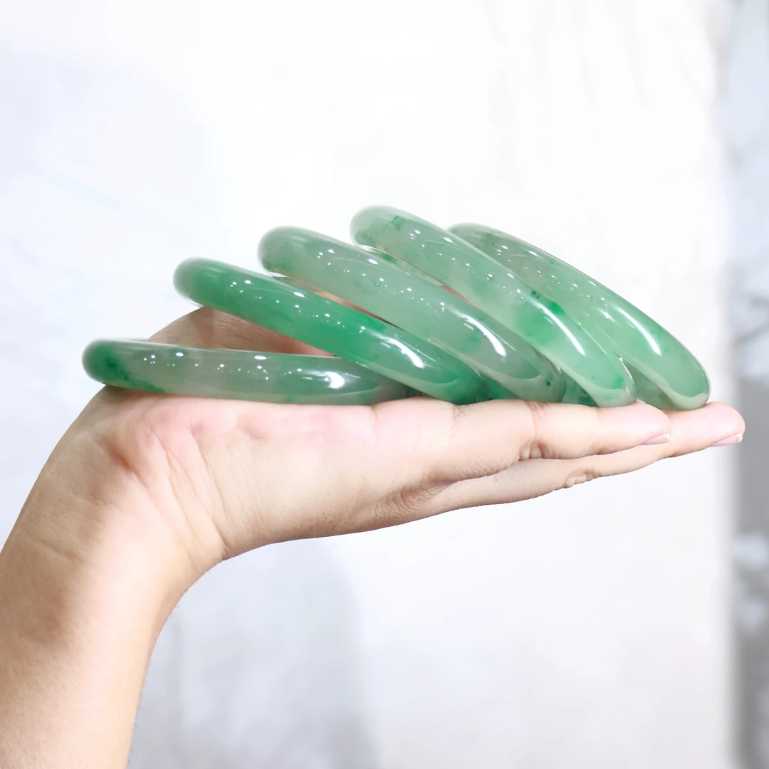 只此青绿（圆条）｜天然独龙玉非洲翠手镯/圈口自选多样性发其一0418