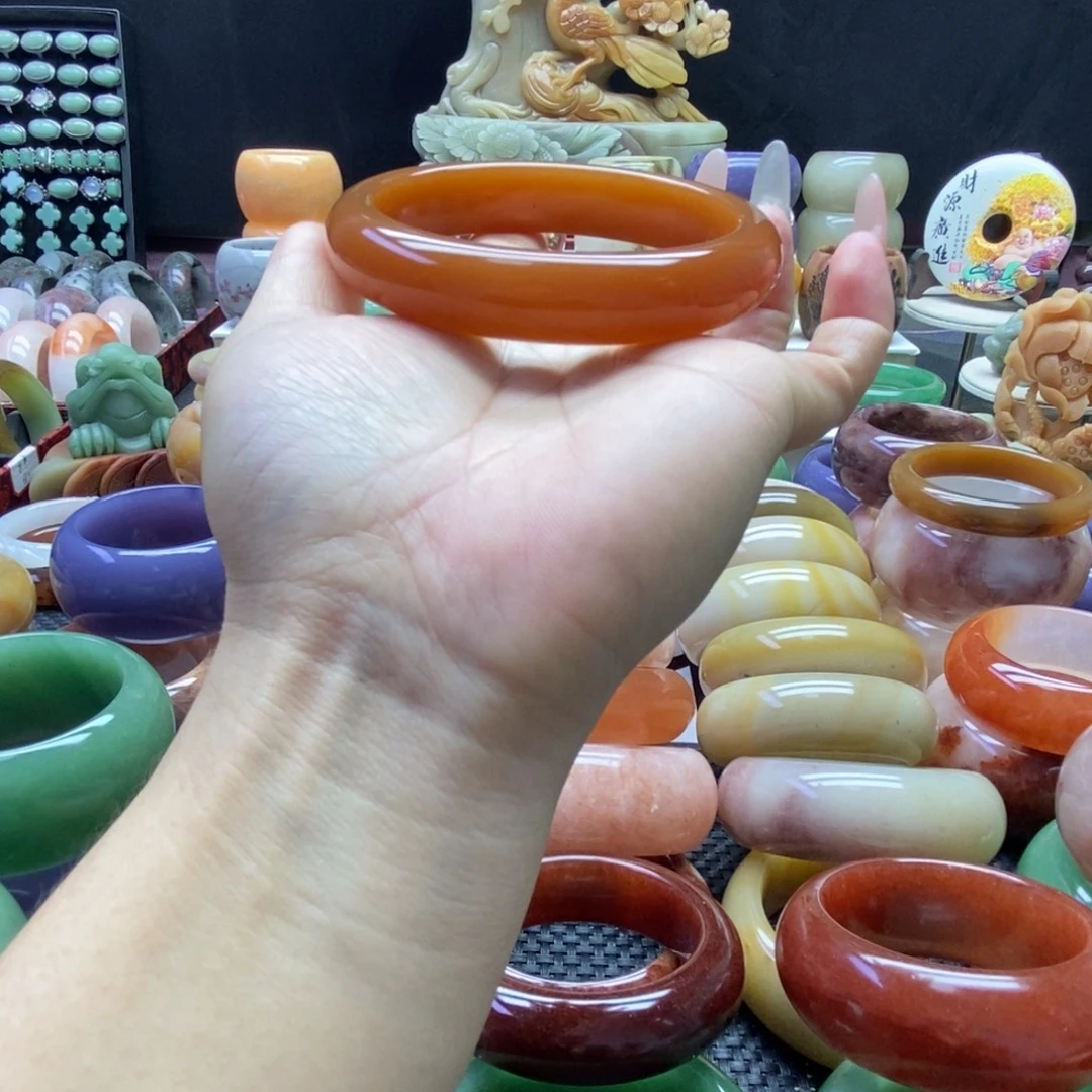 娜***娜石英质玉未镶嵌手镯