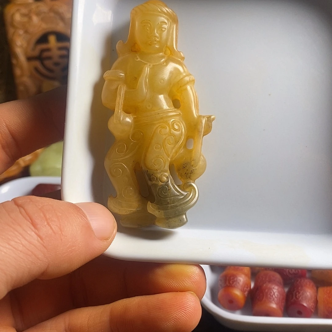 透闪石-蛇纹石玉未镶嵌颈饰