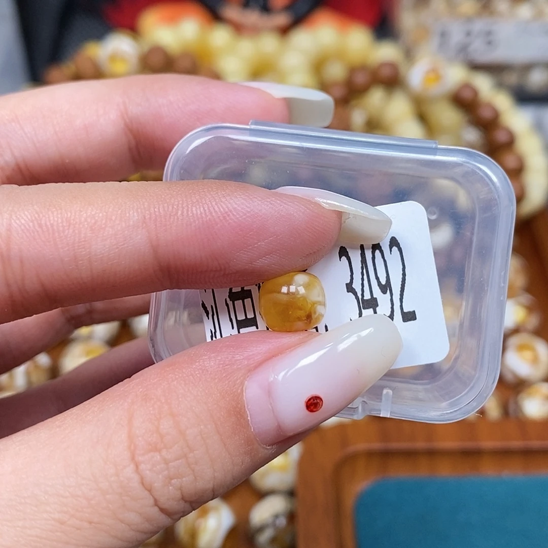 蜜蜡未镶嵌珠宝奇石3492