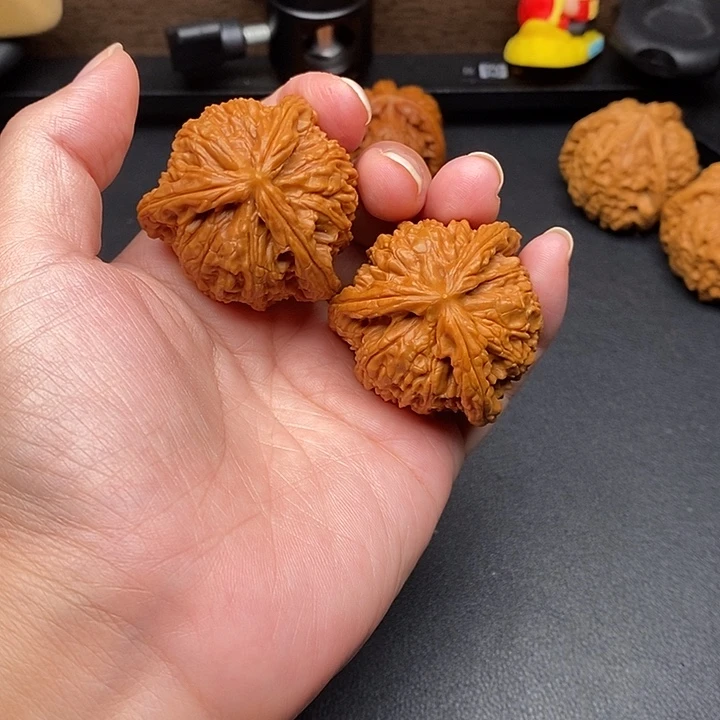 冲***文玩核桃把件白奔