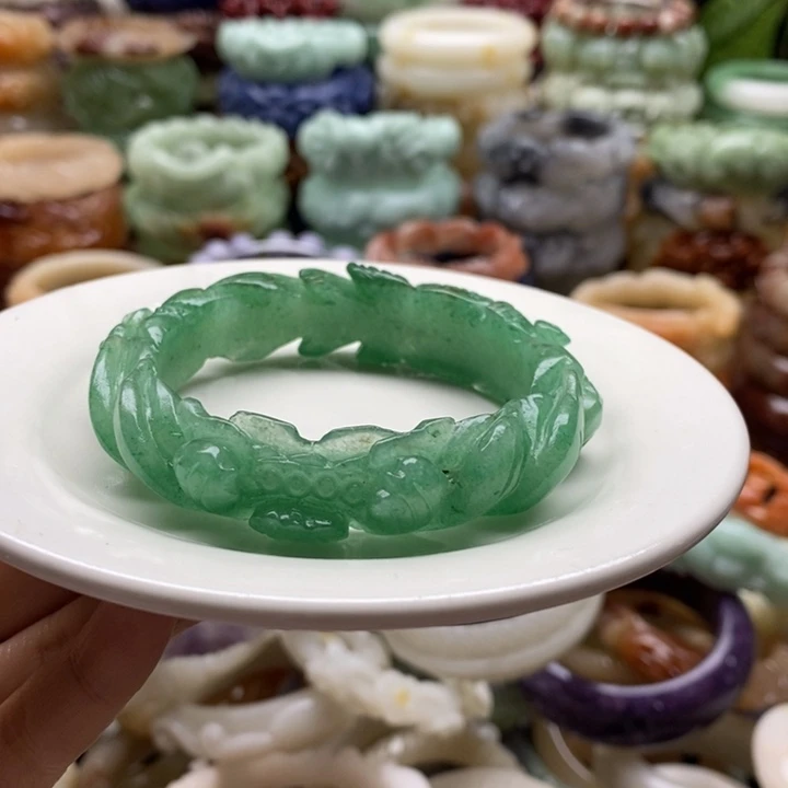 石英岩玉未镶嵌手镯圈口56