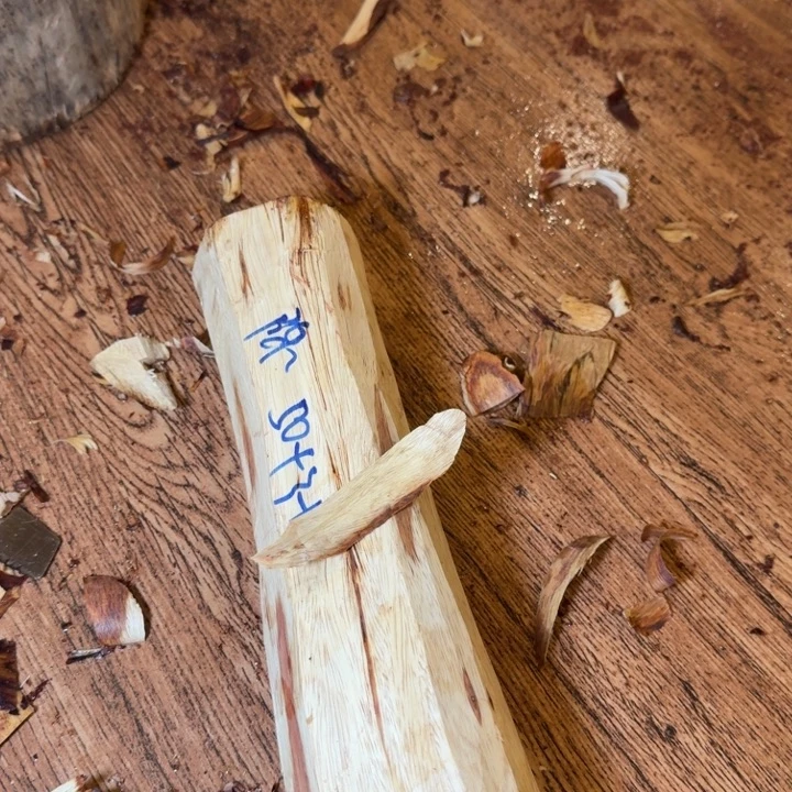 陈***强花梨木类海南，海北飞灰尘。甘受商于仪诳楚