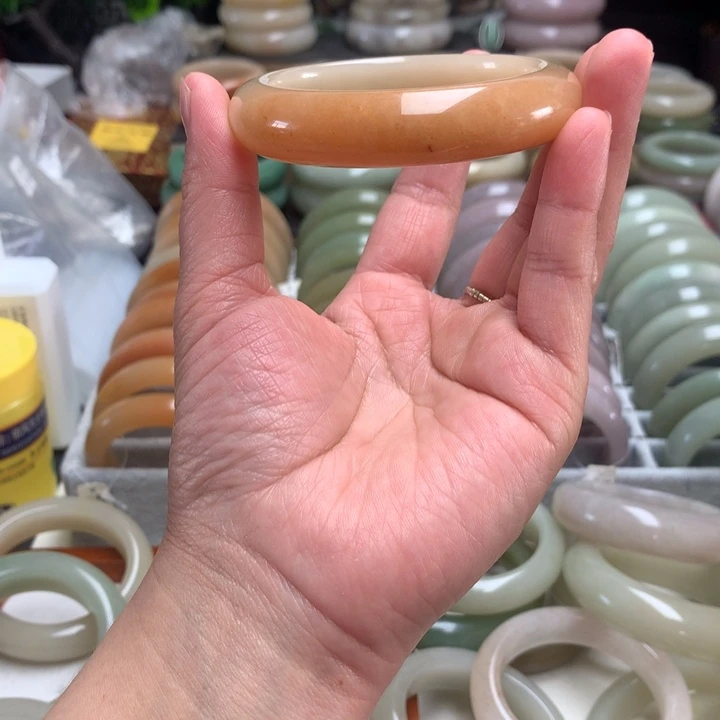 石英质玉（佘太翠）未镶嵌手镯57.7