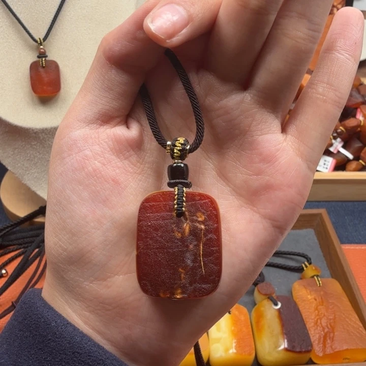 蜜蜡未镶嵌吊坠(赠链)