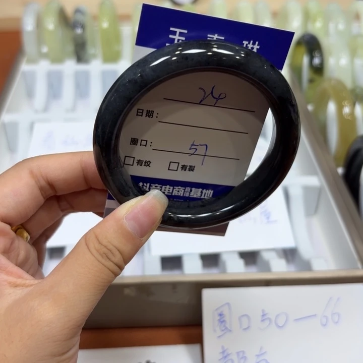 未镶嵌岫玉手镯天然