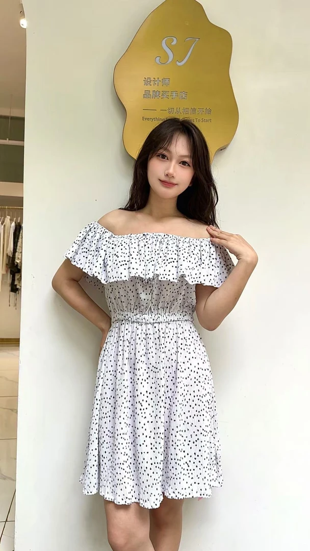 一字肩波点连衣裙显瘦文艺风