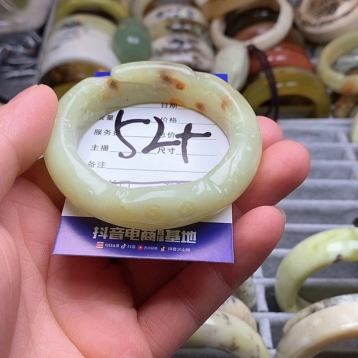蛇纹石玉手镯未镶嵌小**.