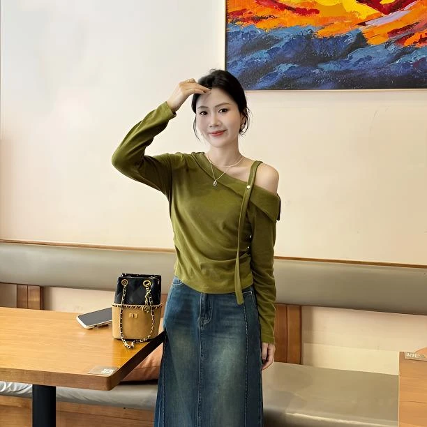 【西野暮色】韩系简约小众设计感漏肩显瘦气质百搭休闲女生秋季T恤