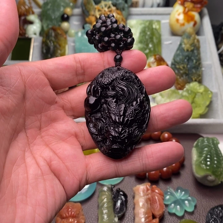 二***胖蛇纹石玉未镶嵌颈饰