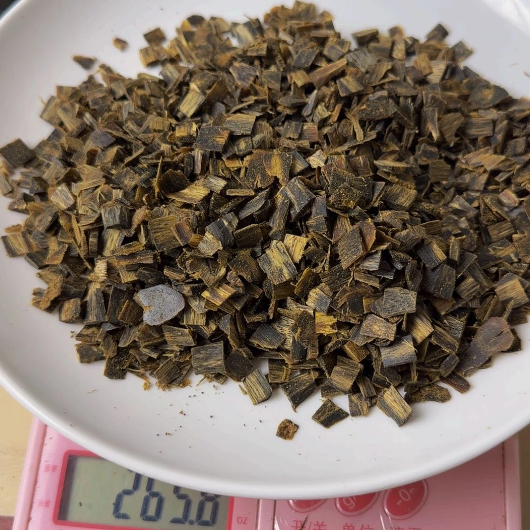 沉香木手把件?*摇奇楠熏香沉水老白奇120克