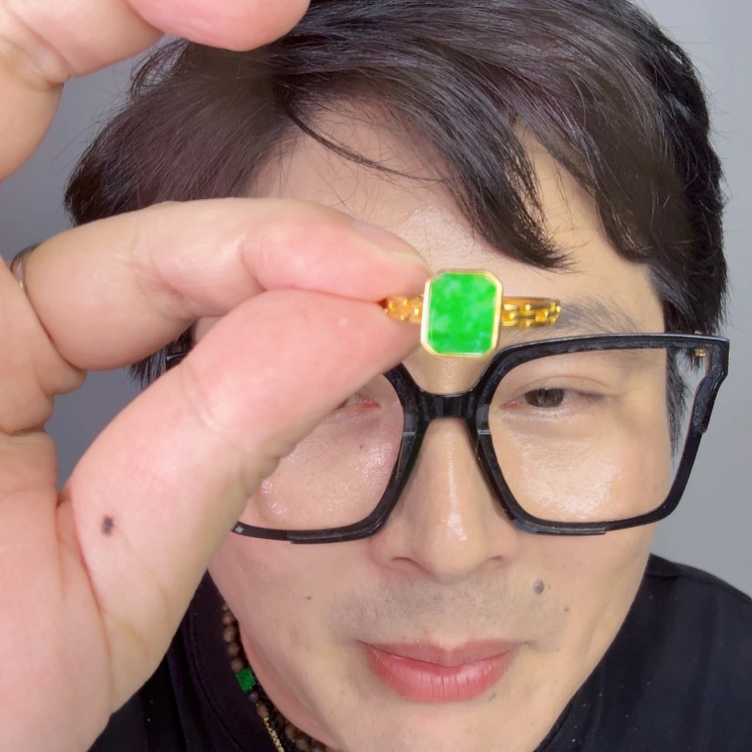 颈饰未镶嵌翡翠一件