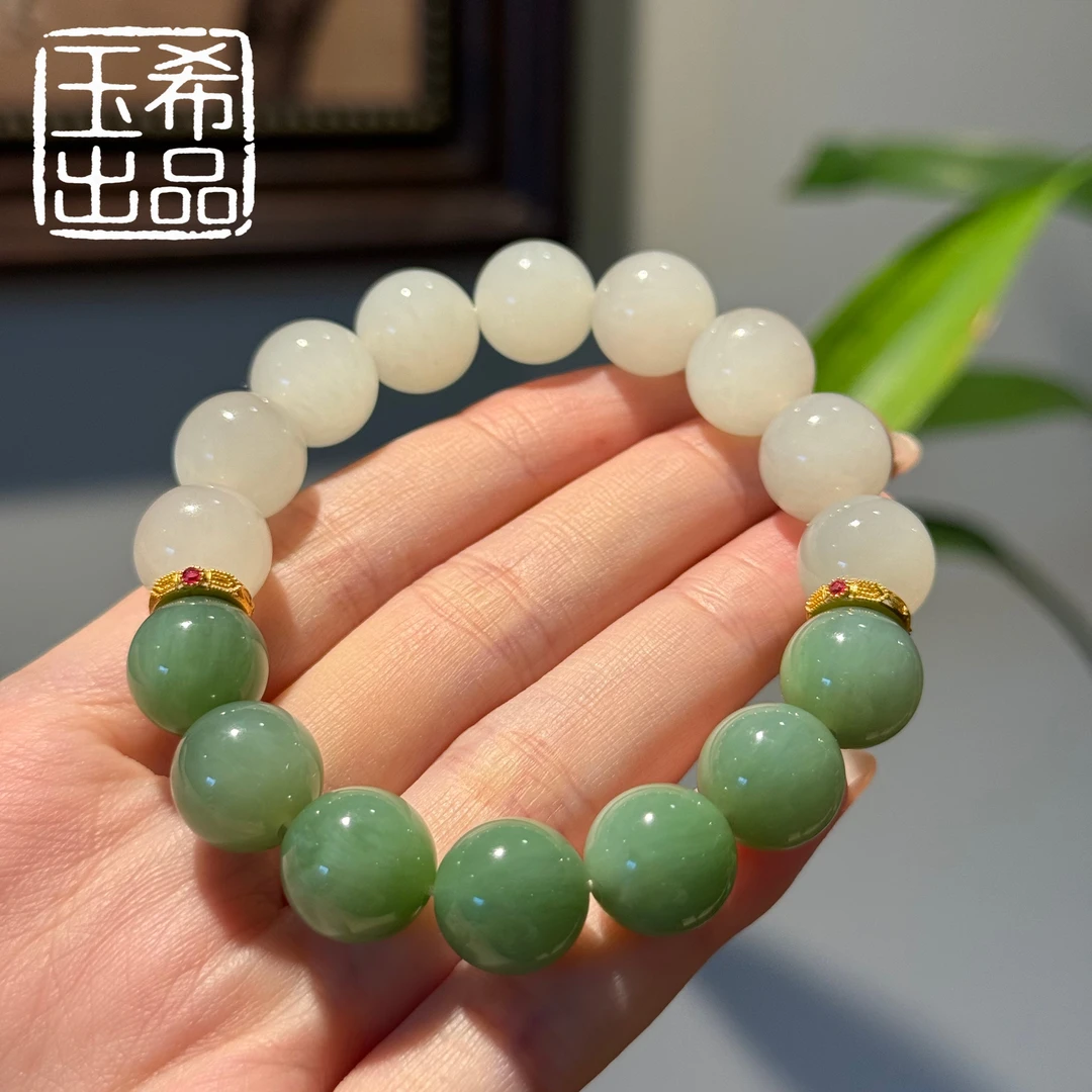 珍藏级 和田玉 俄料+青海 粉青绿底+白猫 18K金 设计款圆珠手串