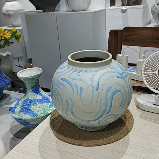景德镇陶瓷花器月亮罐