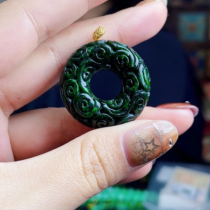 翡翠18K金镶嵌颈饰多样性